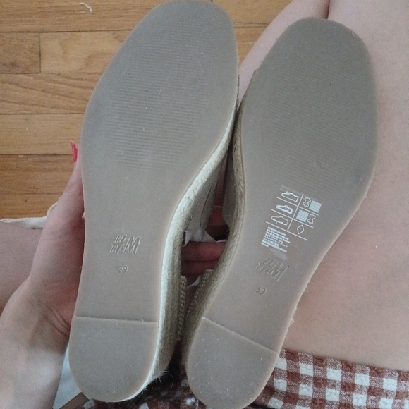 ⛔SOLD⛔🌱Host Pick🌱🆕️ NWT H&M Suede Espadrille Sandals in 'Taupe' - Picture 11 of 12